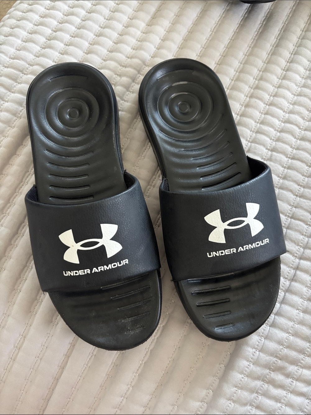 Under Armour Black Slides with White Logo Strap. Mens size 9